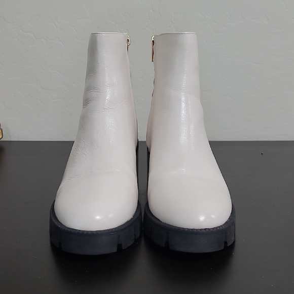 Women's Chrissy Lug-Sole Booties Elegant White Ankle Boots Leather Bootie Size 9 - Picture 1 of 11